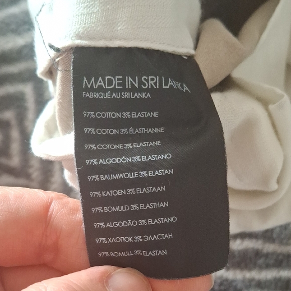 Club Monaco Connor Modern Slim Fit Beige Shorts - Picture 4 of 5